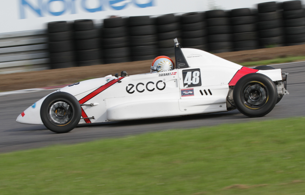 Jesper Egebart på vej rundt på Padborg Park
(Foto: Motorsporten.dk)